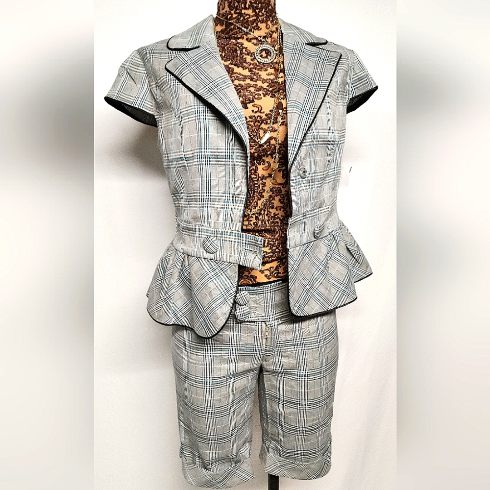 Aziz plaid short suit/set. Sz Small. New